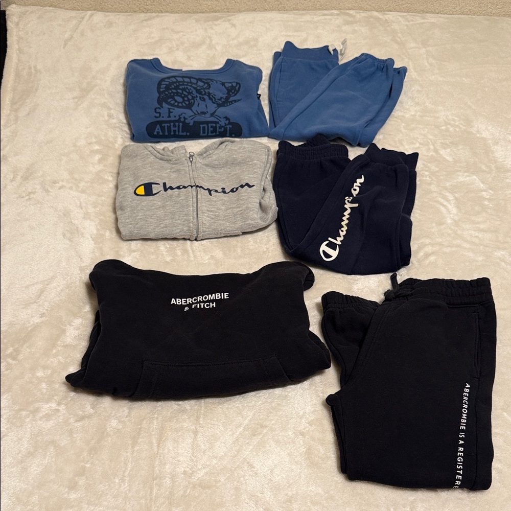 Boy’s sweatsuit set & cargo bundle. Size 5T
